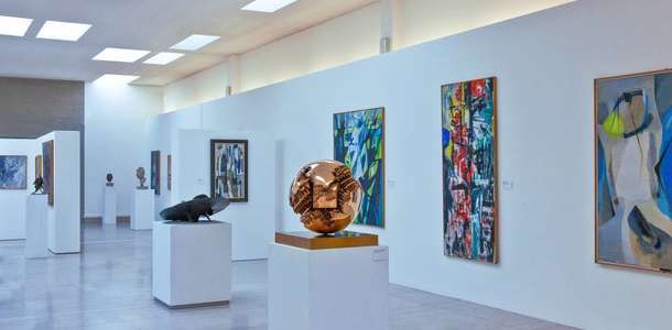 Modern Sanat Müzesi’nde sürrealist tabloları inceleyin  