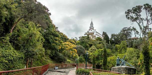 Monserrate Tepesi’nden şehrin manzarasını seyredin 