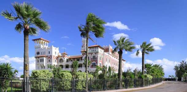 Görkemli Montazah Sarayı’nı gezin  