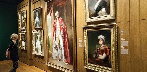 Ülkenin en büyük sanat galerilerinden birini ziyaret edin  