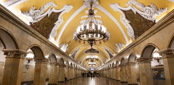 Dünyaca ünlü Moskova Metrosu’nun saraylara layık istasyonlarını keşfedin