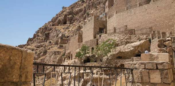 Kilise ve manastırları görün
