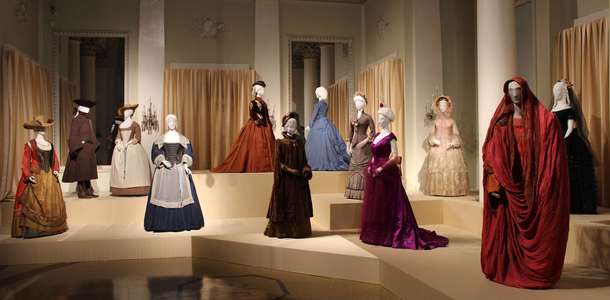 Fashion Museum’a (Moda Müzesi) gidin