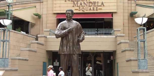 Nelson Mandela Meydanı