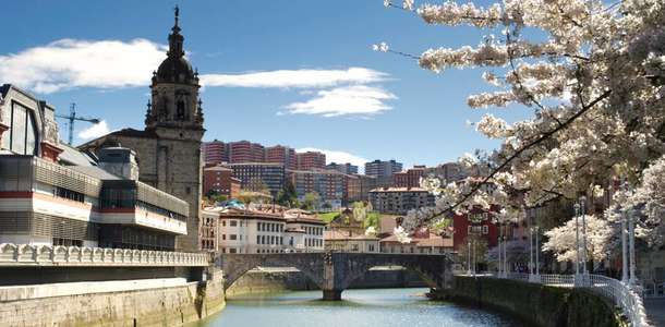 Nervion Nehri boyunca yürüyün  