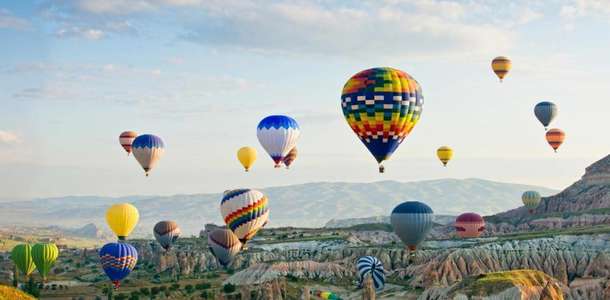 Balon turunda peribacalarını fotoğraflayın
