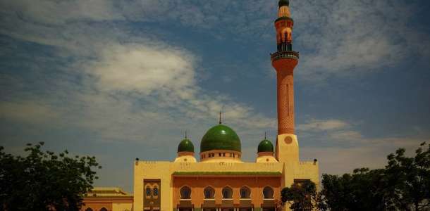 Kaddafi’nin şehre armağanı Büyük Cami’yi ziyaret edin