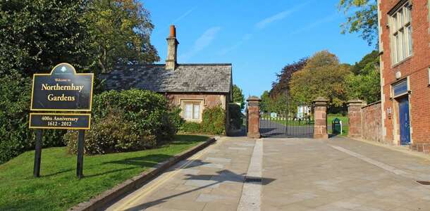 Yemyeşil parklarda şehre mola verin