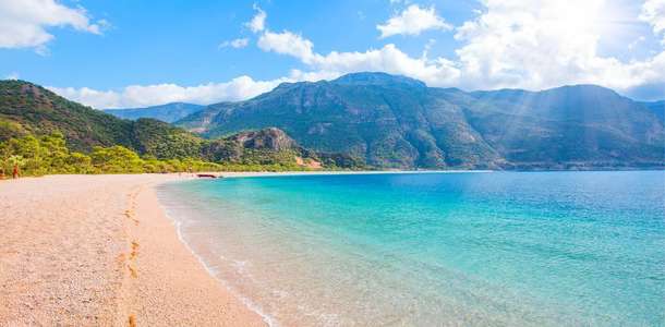Olağanüstü güzellikteki plajın tadını çıkarın  