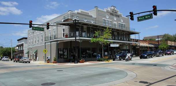 Opera binasında bir gösteri izleyin  