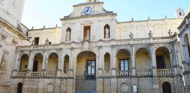Palazzo Arcivescovile’de vakit geçirin