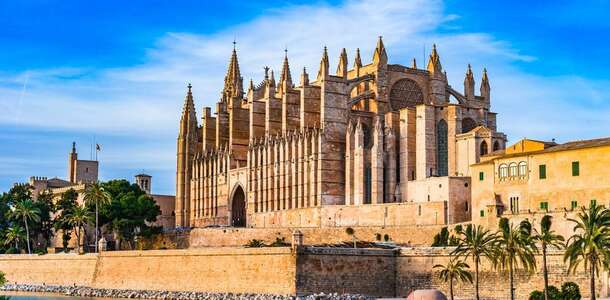 Palma Almudania Sarayı’nı görün  