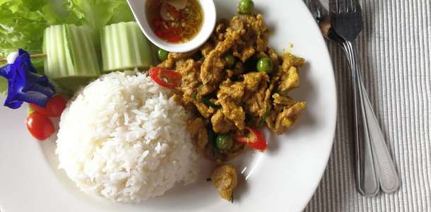 Yöresel yemeklerin ve tropikal meyvelerin tadına bakın