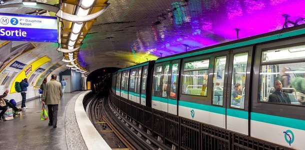 Dünyaca ünlü Paris metrosuna binin