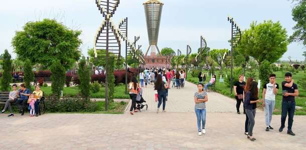 Abay Parkı’na gidin ve Büyük Savaş'ta savaşanların anıtlarını görün