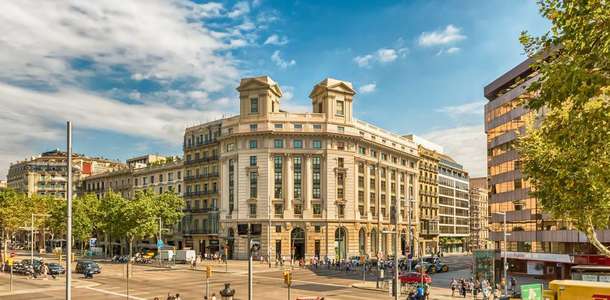 Passeig De Gracia Caddesi'nde alışveriş yapın