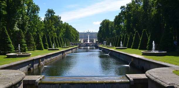 Peterhof Çeşmeleri’ni yakından görün