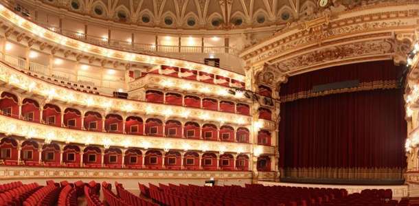 Petruzzelli Opera Binası