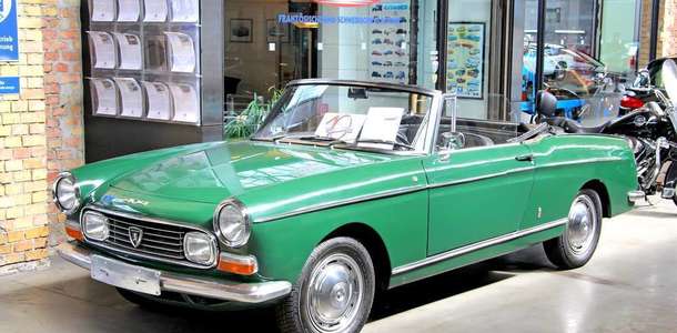 Musee de l’Aventure Peugeot’ta eski arabalarla icatları görün  