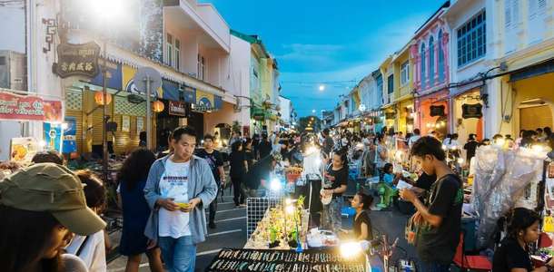 Phuket Town’da alışverişe çıkın  