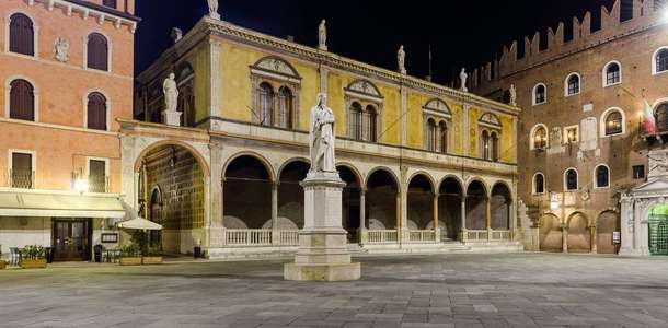 Piazza dei Signori’de fotoğraf çekin  