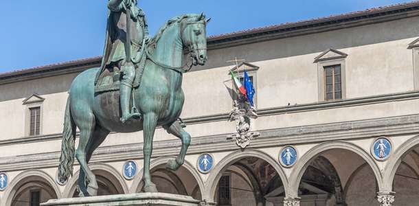 Piazza della Santissima Annunziata’da fotoğraf çektirin  