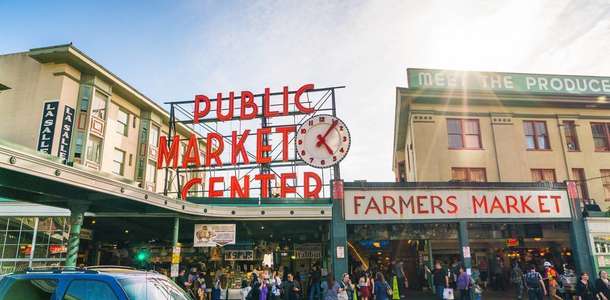 Pike Place Market’i sokak sokak gezin