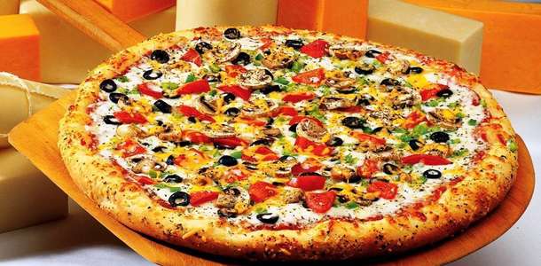 Pizza ve bira keyfi yapın  