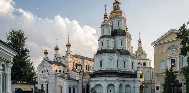 Şehrin en eski yapısı Pokrovsky Manastırı’nı ziyaret edin