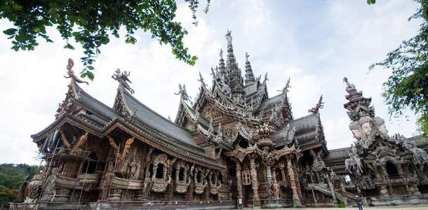 Prasat Satchatham Tapınağı’nın hayran olunası ahşap işçiliğini görün  