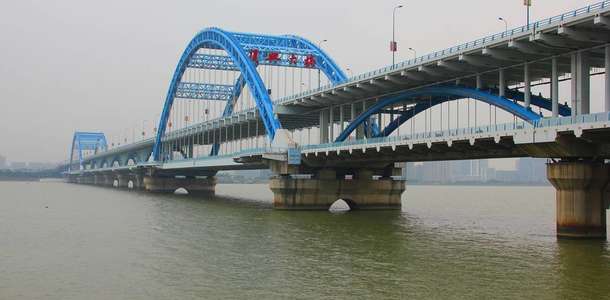 Qiantang Köprüsü ve Büyük Kanal’ı görün