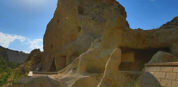 Rahipler ve Rahibeler Manastırı