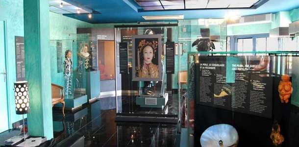 Robert Wan İnci Müzesi’ni (Musée de la Perle Robert Wan) gezin, kentin tropikal hazinesi siyah incilerden almadan dönmeyin