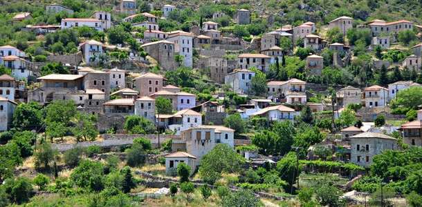 Mahkeme Ağacin Köyü’nde Romalıların en eski yerleşim yerlerini görün 