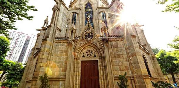 Sacred Heart Cathedral’i görün 