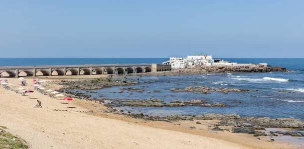Corniche sahil hattında tur atın  