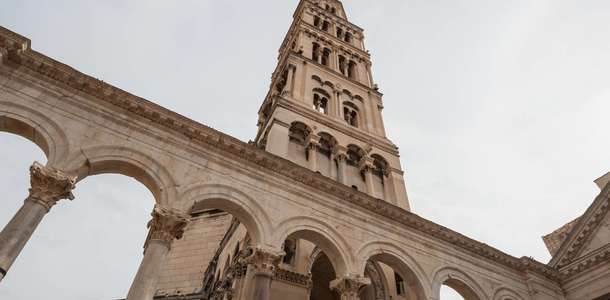Saint Dominus Katedrali’ni ziyaret edin  
