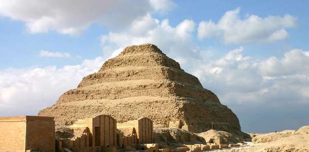 Sakkara Piramitleri
