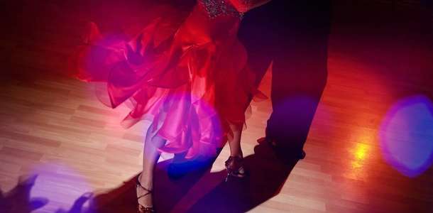 Salsa dansı yapın