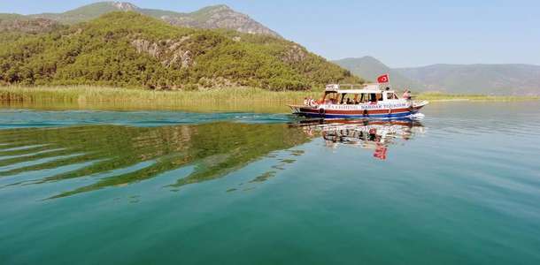 Köyceğiz Gölü’nde sandal keyfi yapın 