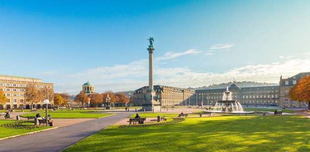 Schlossplatz’da heykelleri görün 