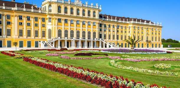 Schönbrunn Sarayı'nın içini görün
