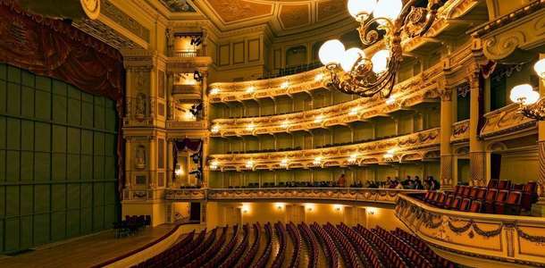 Semper Opera Binası