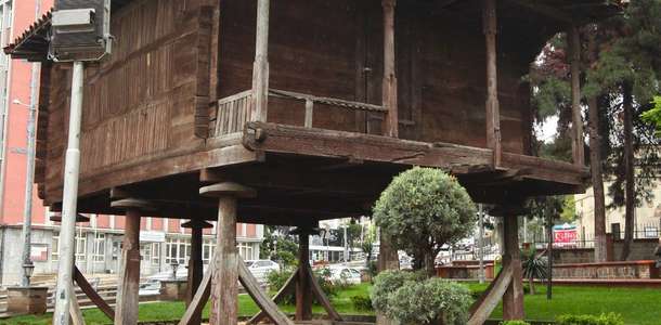 Karadeniz’in geleneksel seranderlerini ve su değirmenlerini görün