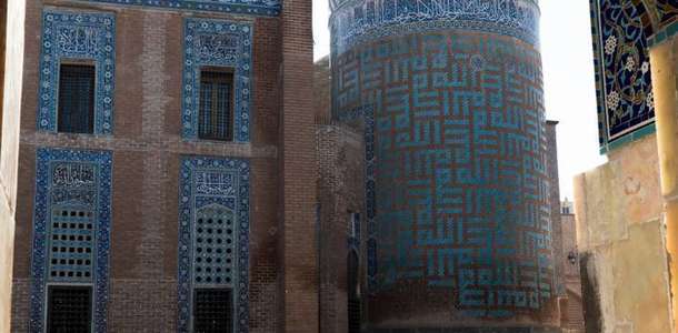 Şeyh Safi al-din Khanegah ve Shrine Ensemble’nin mistik atmosferine karışın 