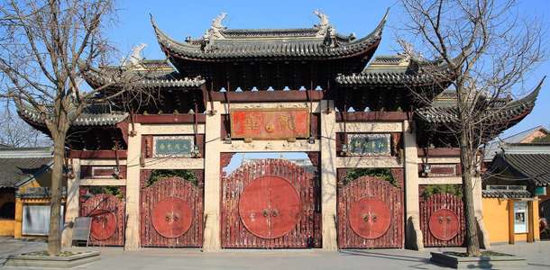 Longhua Tapınağı’nı ziyaret edin