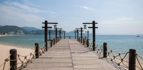 Shenzhen plajlarında ister güneşlenin isterseniz de denizde girin