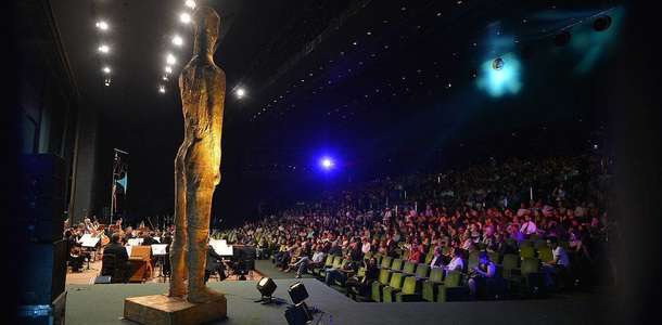 Film festivaline bir bilet alın