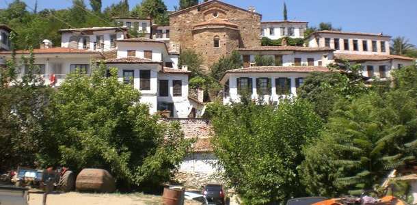 Şirince Köyü’nün Arnavut kaldırımlı sokaklarını turlayın 