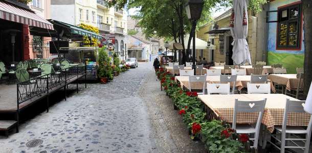 Skadarlija Caddesi’ndeki şık bir tavernada eğlenin